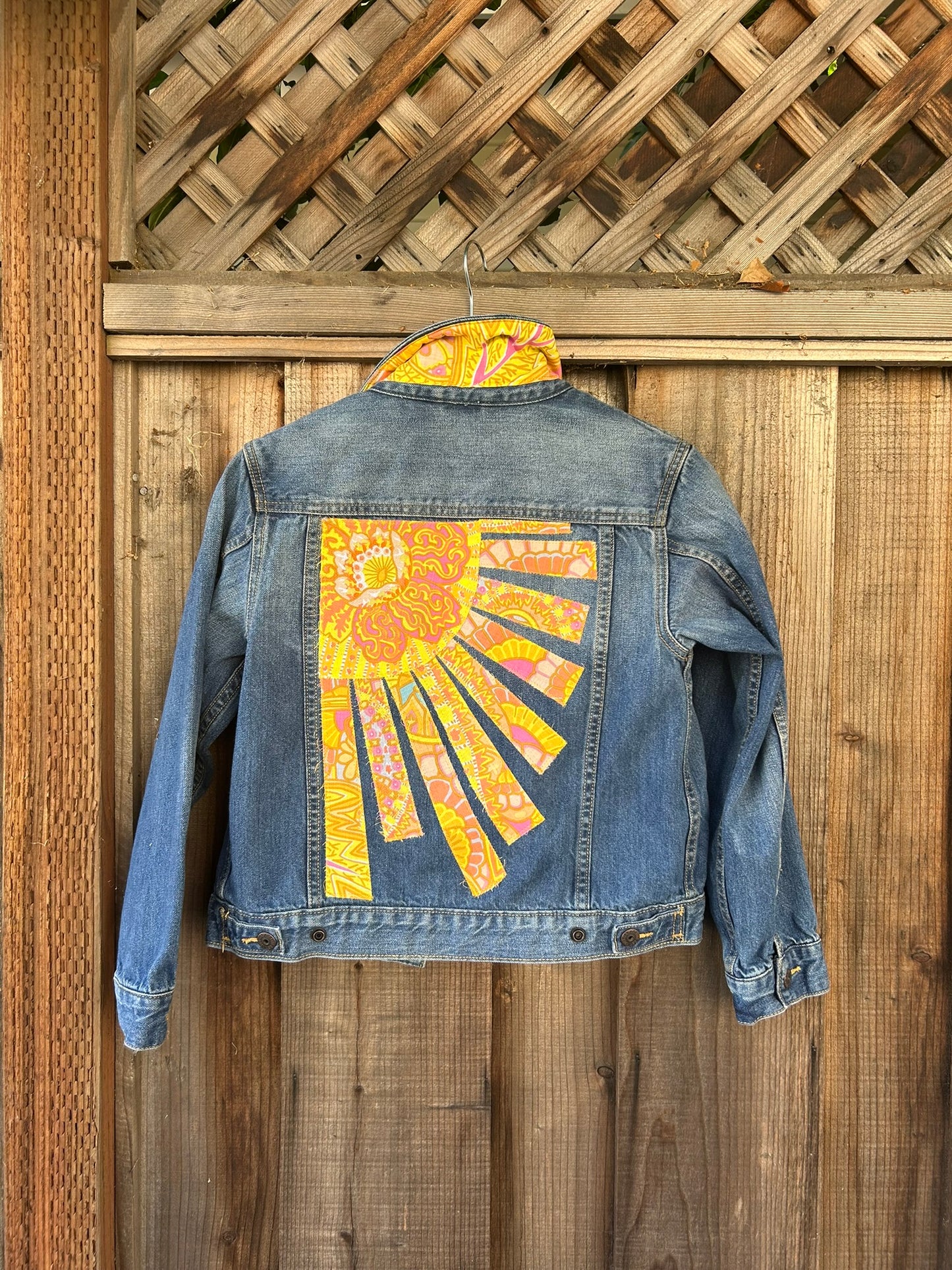 Gap Kids 1969 - Child's Large - Radiant Sun