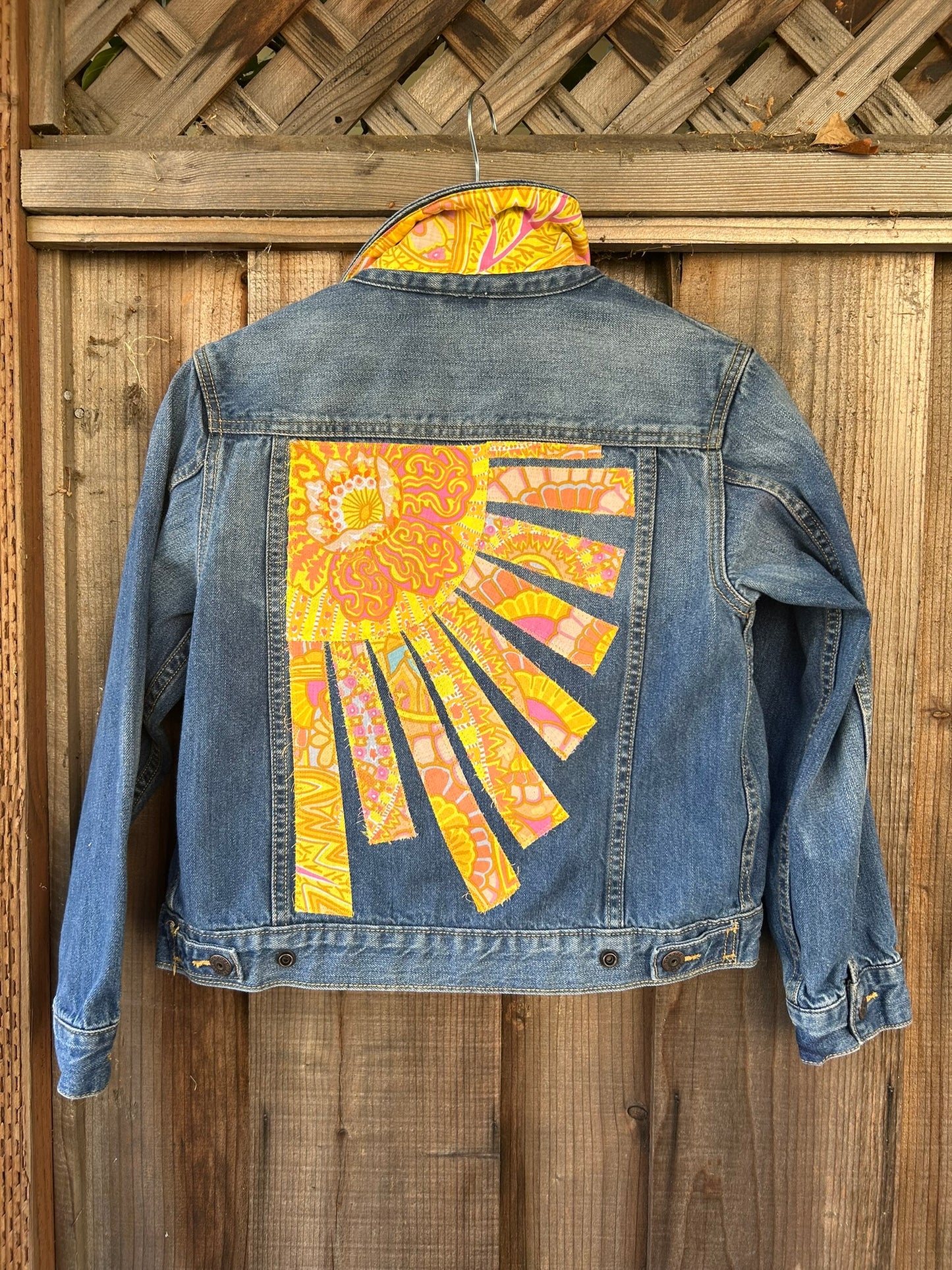 Gap Kids 1969 - Child's Large - Radiant Sun