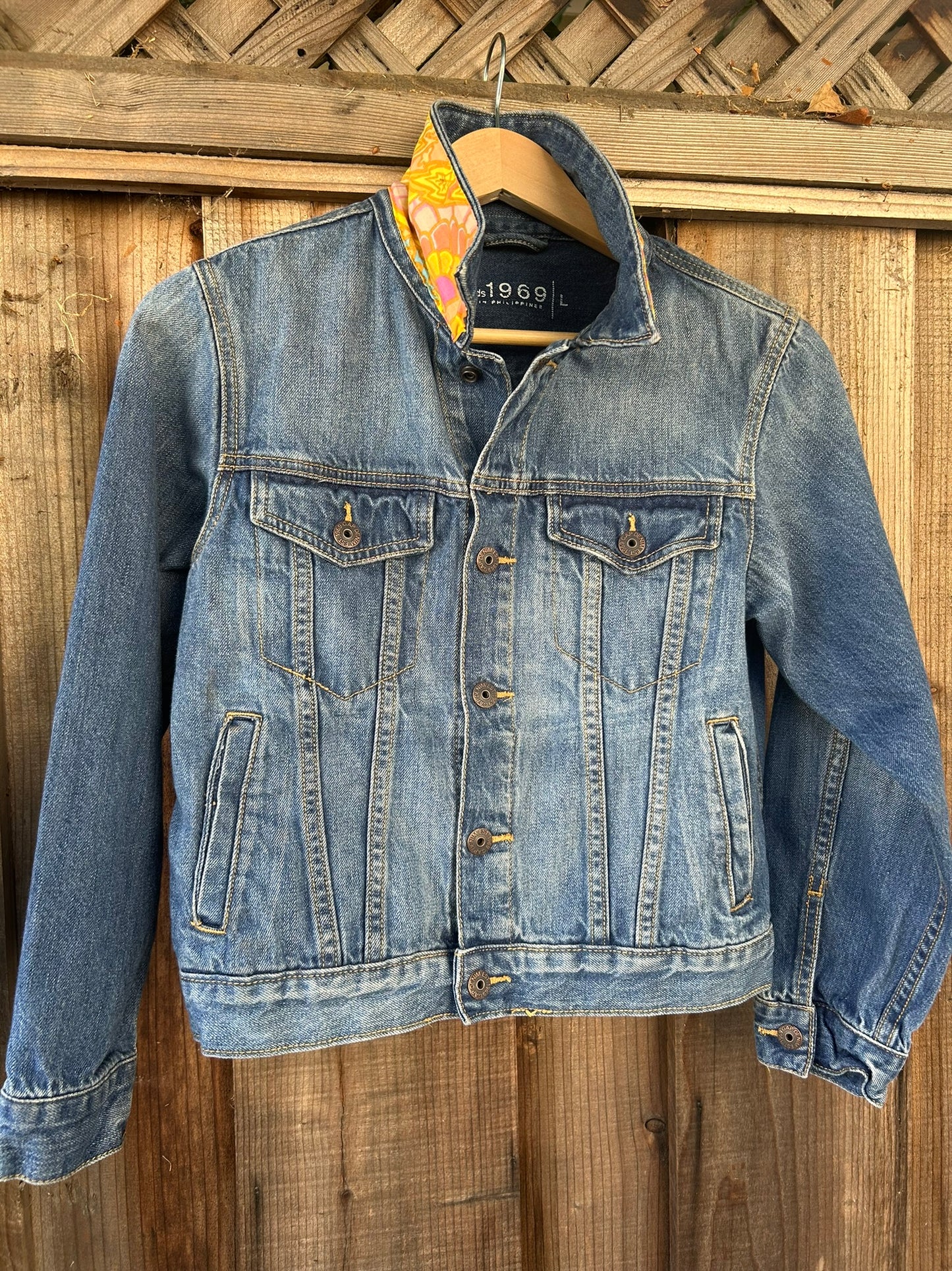 Gap Kids 1969 - Child's Large - Radiant Sun