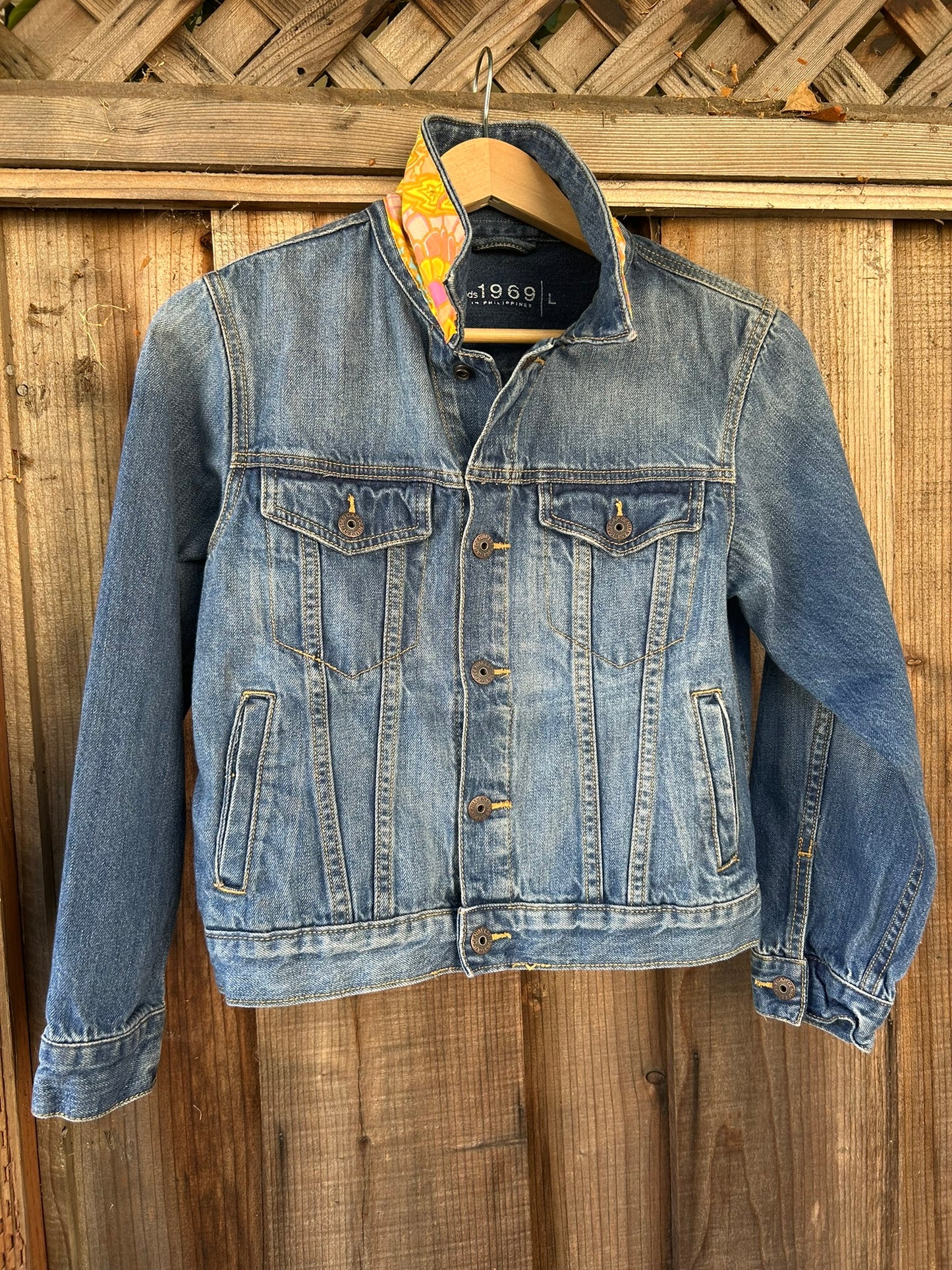 Gap Kids 1969 - Child's Large - Radiant Sun