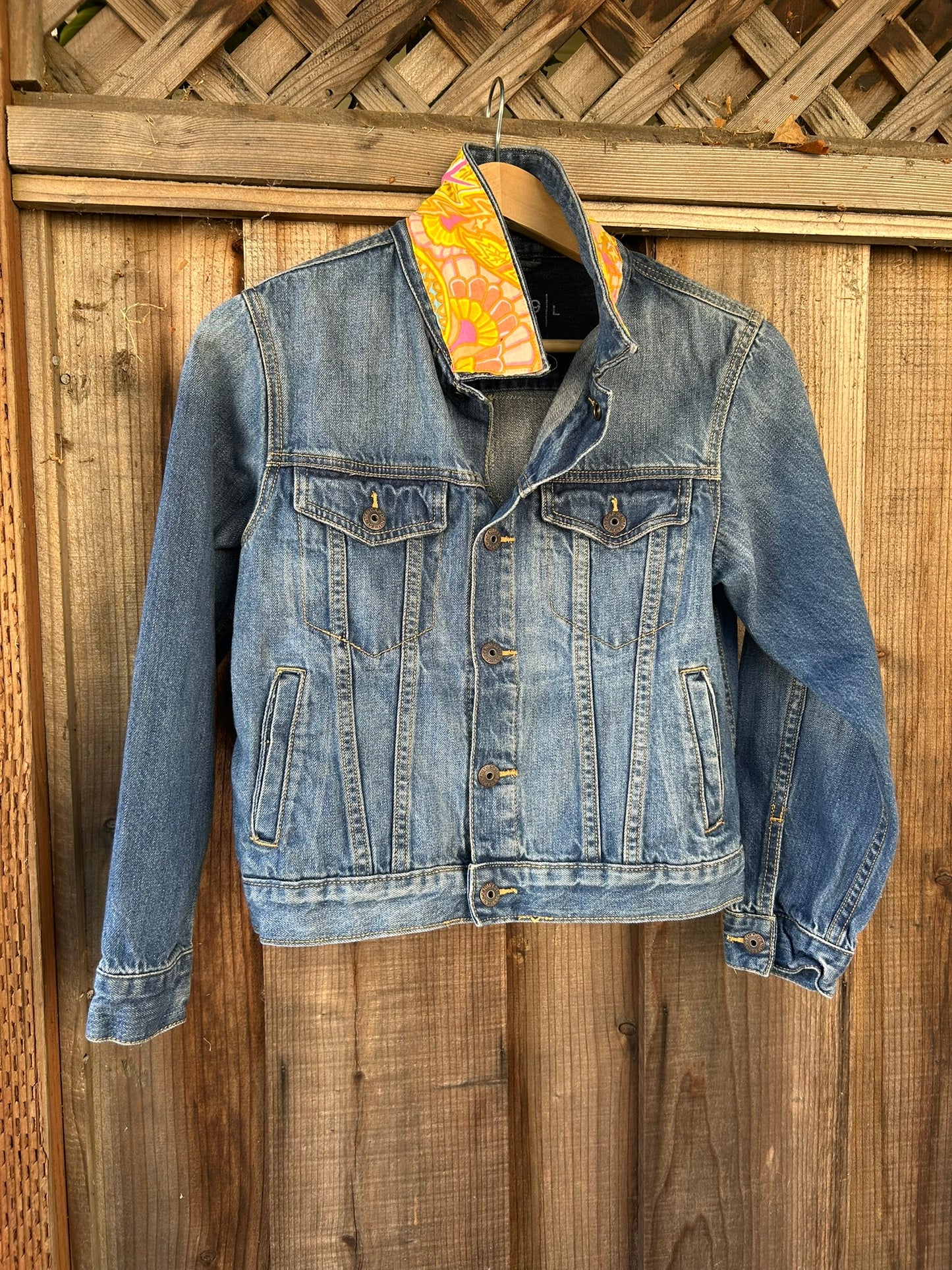 Gap Kids 1969 - Child's Large - Radiant Sun