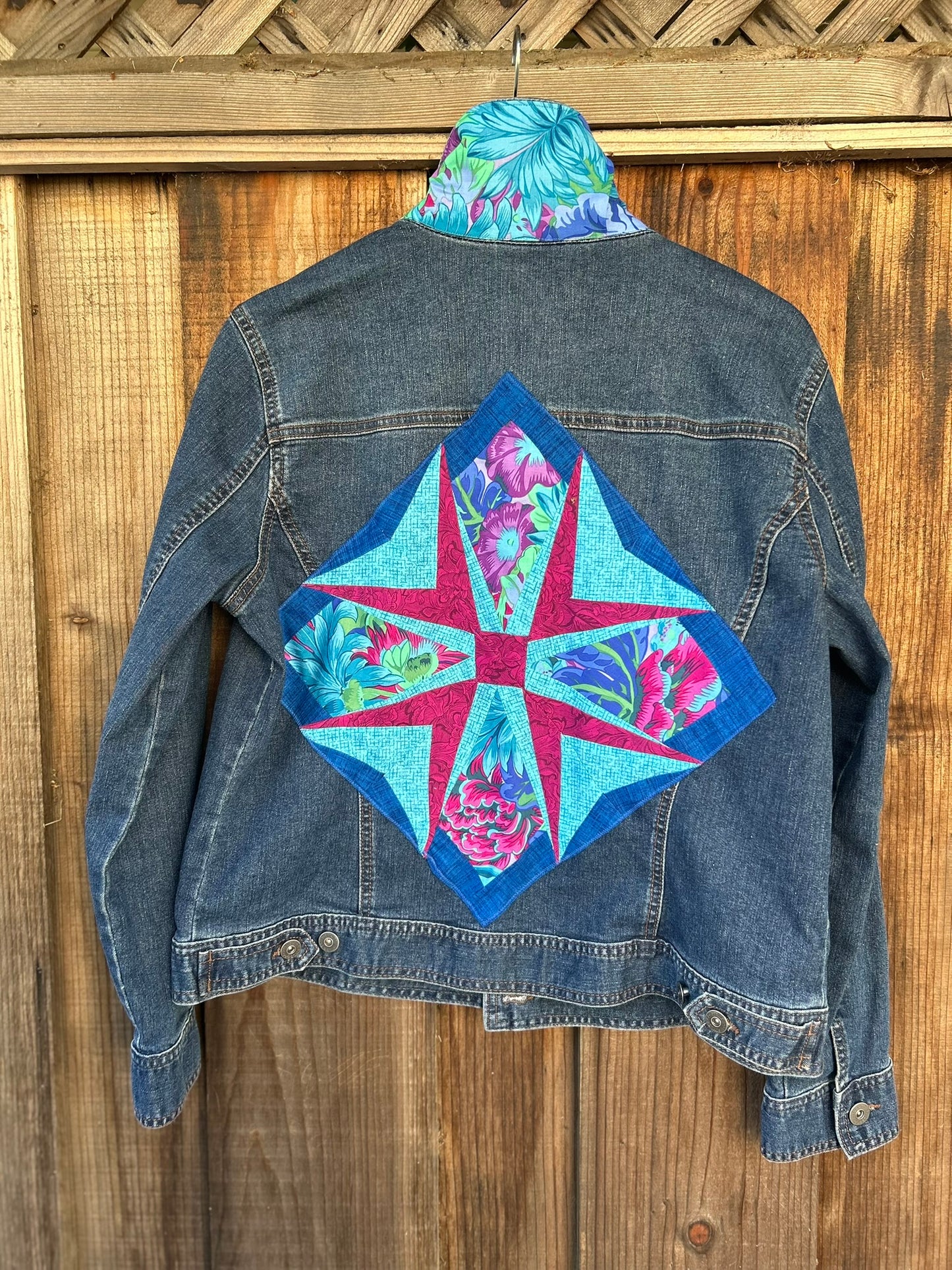 Style & Co. - Size Women's Large - Turquoise & Alizarin Crimson Star