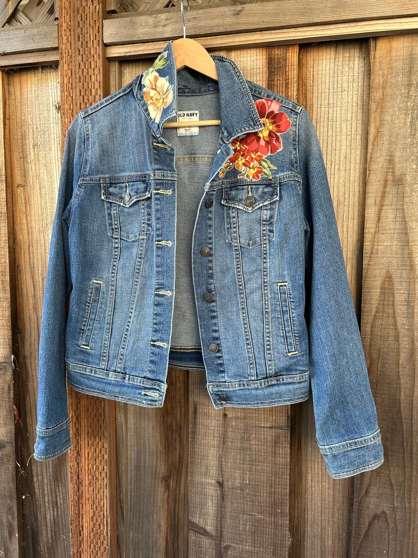 OLD NAVY - Women's Medium - Horse Collage