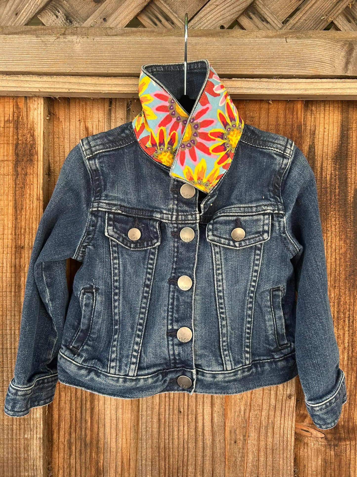 Baby GAP 1969 - Size 2T - The Saw Tooth Star
