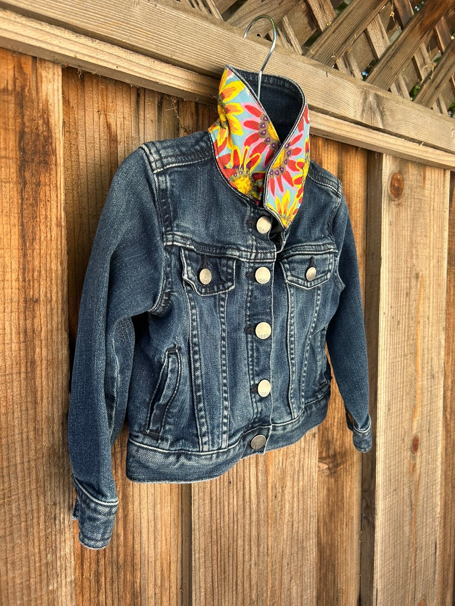 Baby GAP 1969 - Size 2T - The Saw Tooth Star