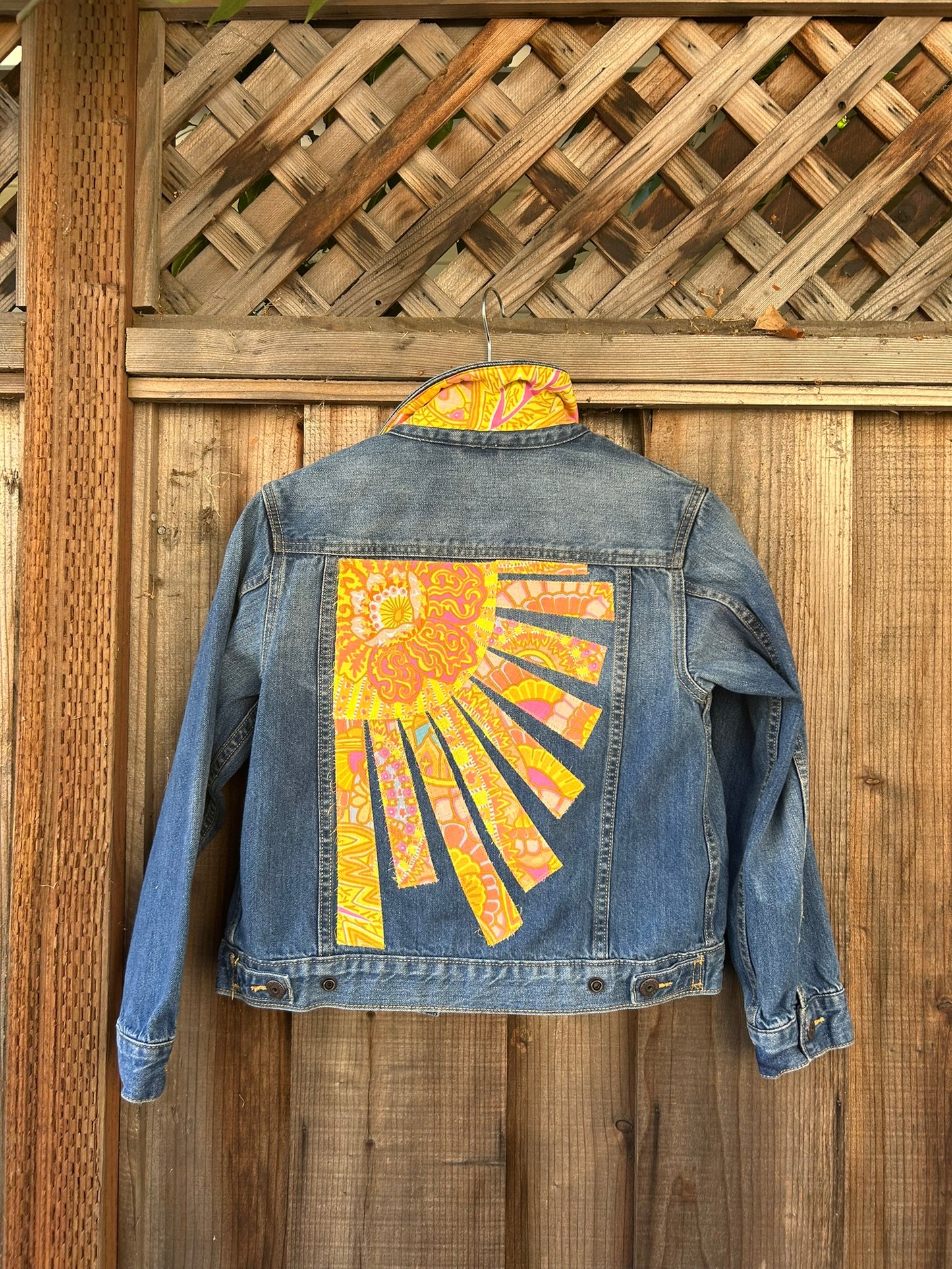 Gap Kids 1969 - Child's Large - Radiant Sun