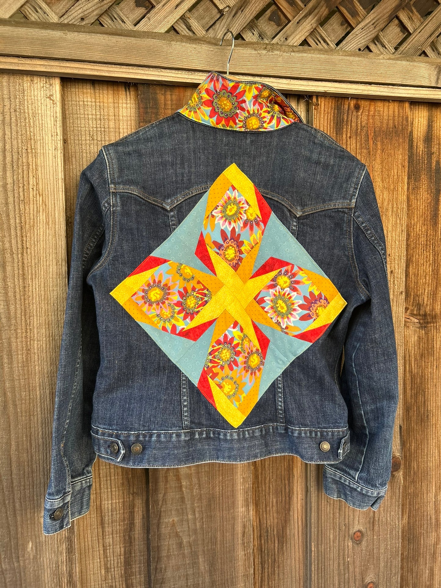 GAP - Size Large - Sunflower Star