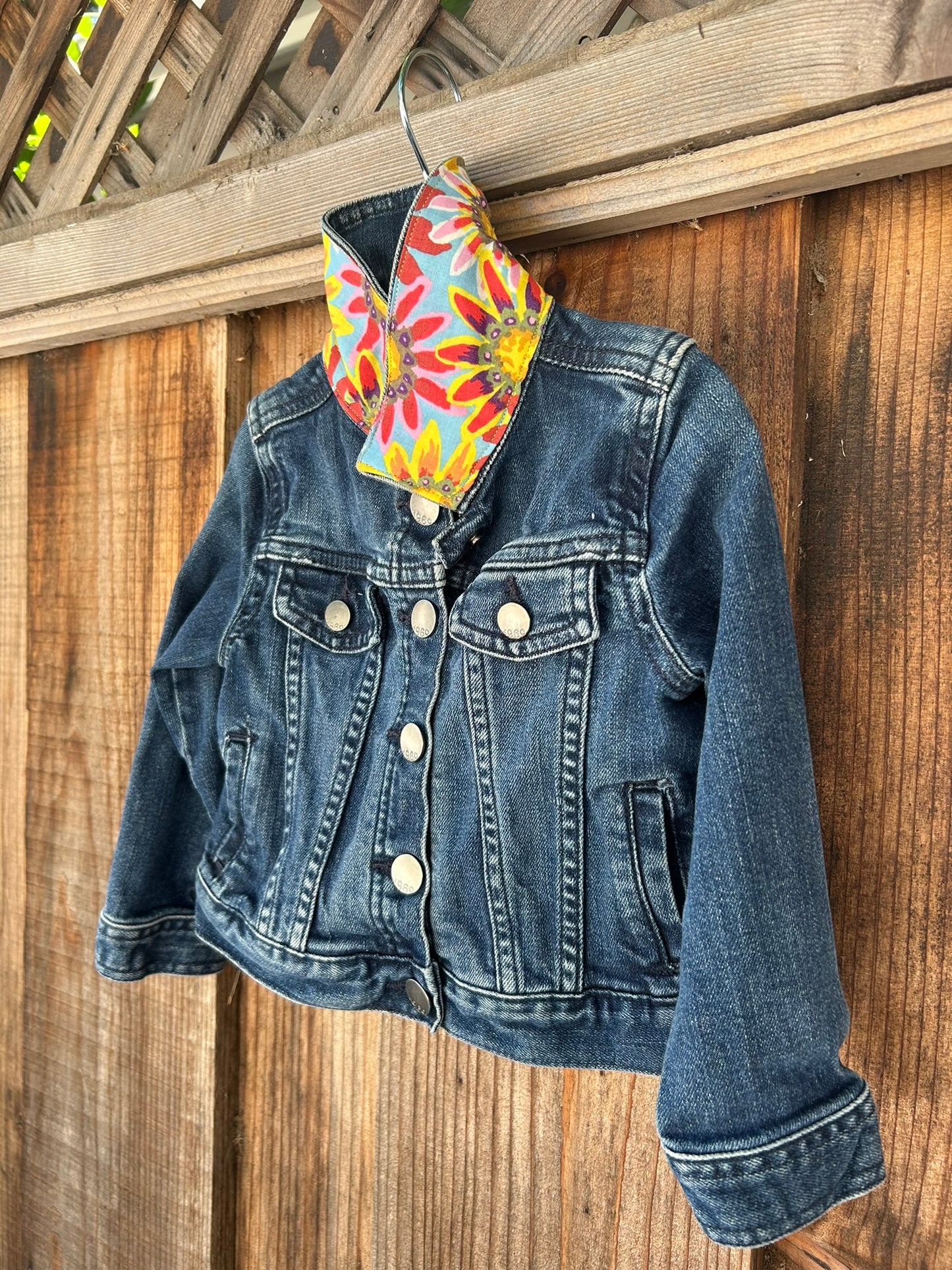 Baby GAP 1969 - Size 2T - The Saw Tooth Star